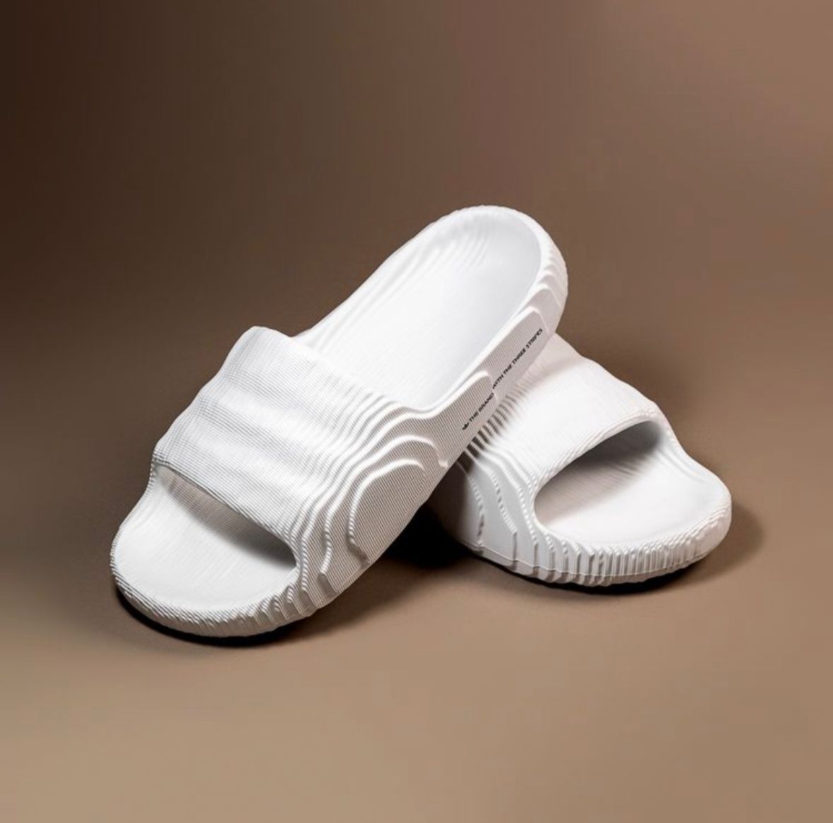 Adidas discount white slippers