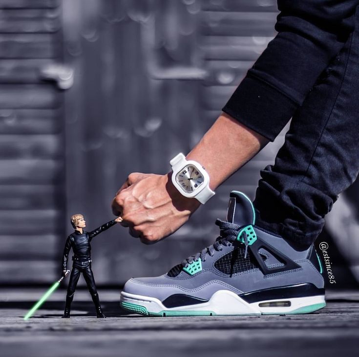 Jordan retro 4 green glow hotsell