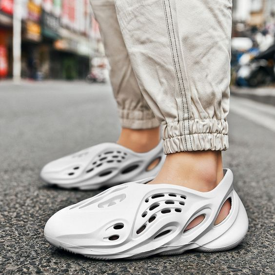 adidas Yeezy Foam Runner in Gray for Men